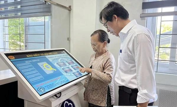Bảo hiểm Xã hội Việt Nam sẽ chỉ cấp thẻ bảo hiểm y tế giấy đối với những trường hợp không thể cài đặt VssID, VneID và không có căn cước công dân có gắn chip. (Ảnh: BHXH) Bảo hiểm Xã hội Việt Nam sẽ chỉ cấp thẻ bảo hiểm y tế giấy đối với những trường hợp không thể cài đặt VssID, VneID và không có căn cước công dân có gắn chip. (Ảnh: BHXH)