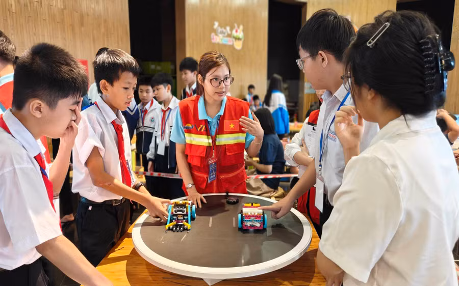 khoi-niem-dam-me-cong-nghe-tu-san-choi-robot.jpg