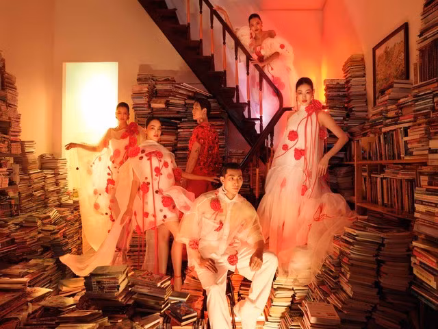 Toàn bộ 100 thiết kế mới của bộ sưu tập xuân hè 2025 sẽ được nhà mốt giới thiệu tại show Hạnh Phúc tổ chức vào 6.12 tại Thư viện Khoa học Tổng hợp TP.HCM