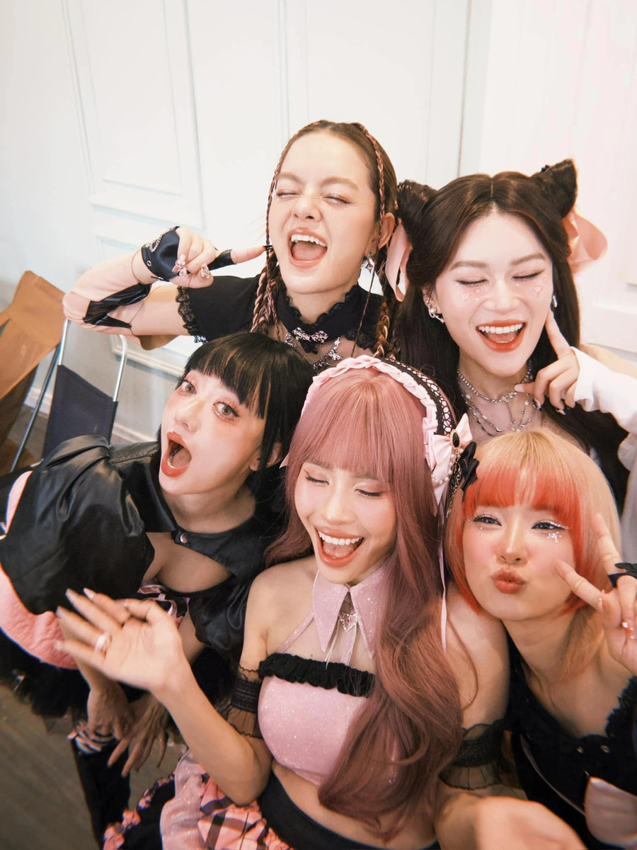 &quot;Chị đẹp&quot; này chia sẻ về màn trình diễn rằng cô không thể tin mình có thể đứng trên sân khấu này, được trẻ lại khi thử khả năng rap melody, fast flow, thực hiện những màn vũ đạo nhí nhảnh, dễ thương. Cô xúc động: &quot;Trên sân khấu Chị đẹp đạp gió, tôi như hóa thân thành con gái Tuệ Lâm và được gặp lại chính mình cách đây 20 năm. Được đứng chung sân khấu với các chị em là một điều ý nghĩa chỉ có một trong đời&quot;