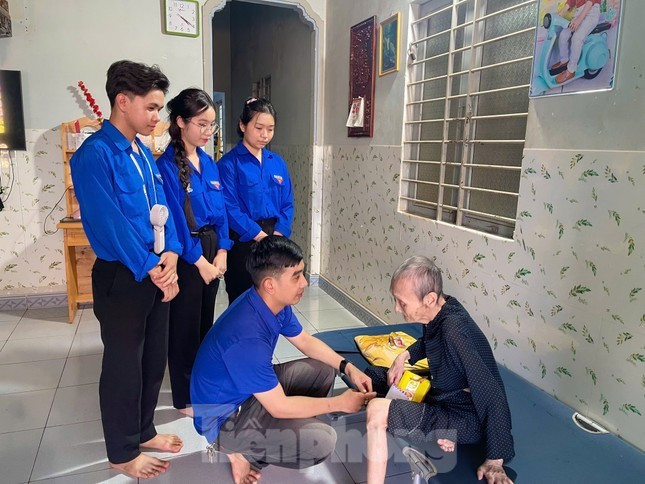 Đoàn Thanh niên Thị trấn Quảng Phú (huyện Cư M’gar) tổ chức hoạt động thăm hỏi, tặng quà các gia đình chính sách, người có công với cách mạng trên địa bàn thị trấn. Đoàn Thanh niên Thị trấn Quảng Phú (huyện Cư M’gar) tổ chức hoạt động thăm hỏi, tặng quà các gia đình chính sách, người có công với cách mạng trên địa bàn thị trấn.