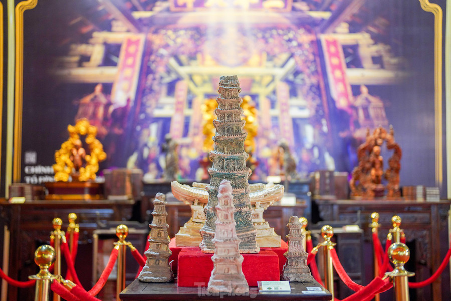Bộ tháp thờ thời Lý, nguồn gốc Bắc Ninh. Bộ tháp thờ thời Lý, nguồn gốc Bắc Ninh.