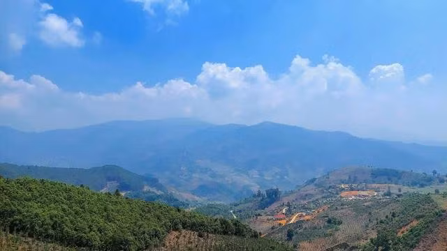 Núi Ngọc Linh là nơi tiếp giáp giữa tỉnh Kon Tum và Quảng Nam, với độ cao 2.600 m so với mực nước biển, được xem là nóc nhà của Tây nguyên