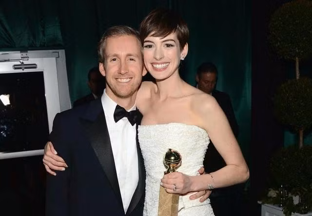 Vợ chồng Anne Hathaway - Adam Shulman. Cặp đôi kết hôn năm 2012 và có hai con trai