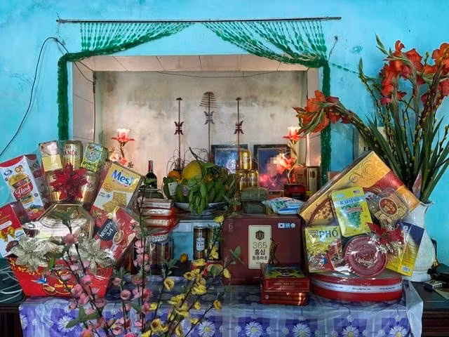 Bàn thờ ngày tết của một gia đình tại miền Bắc