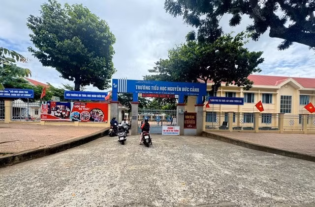 2 cô giáo Trường Tiểu học Nguyễn Đức Cảnh phải nhập viện sau khi ngửi phải mùi lạ