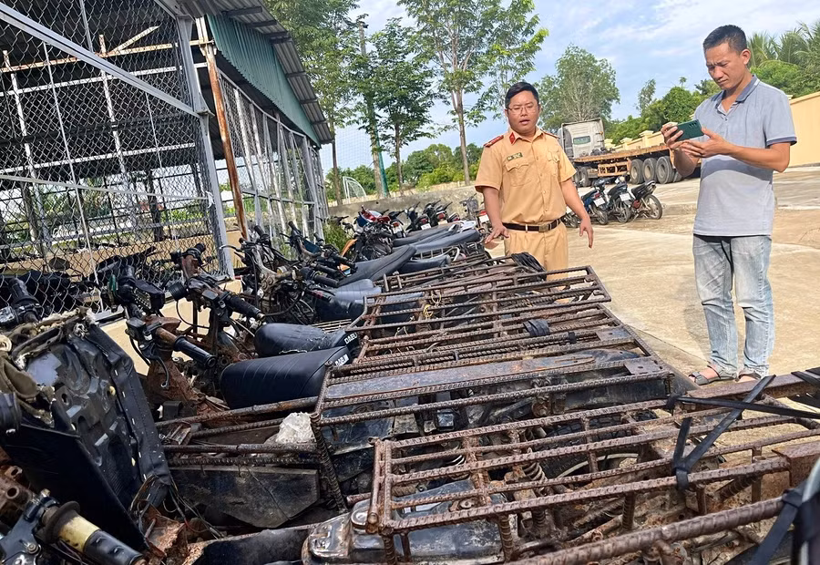 cong-an-huyen-krong-pa-tich-thu-xe-may-do-che-cua-nguoi-dan-vi-pham-cac-quy-dinh-ve-an-toan-giao-thong-tren-dia-ban-6046.jpg