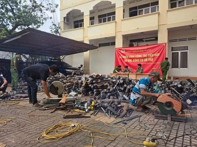 Cơ quan công an tổ chức tiêu hủy hơn 1.000 khẩu súng, 12.000 viên đạn và hàng trăm công cụ hỗ trợ, vũ khí thô sơ