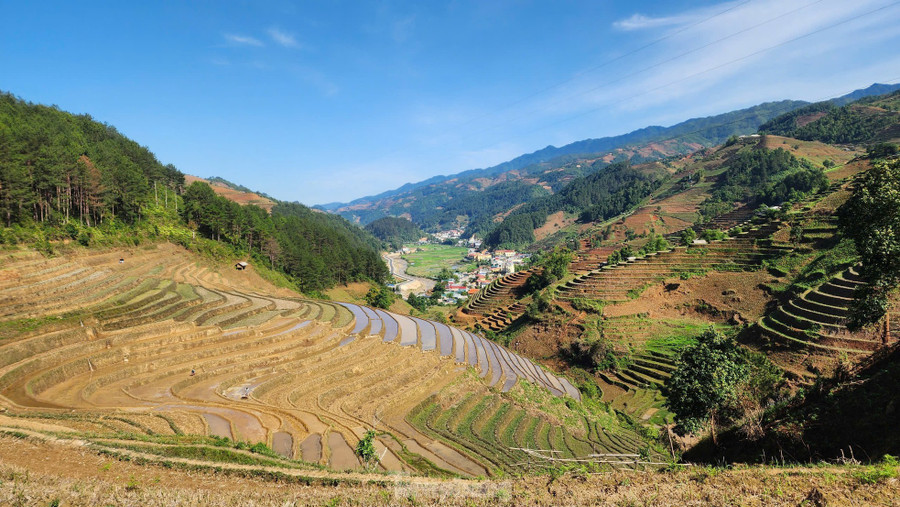 Năm 2007, ruộng bậc thang tại ba xã La Pán Tẩn, Dế Xu Phình và Chế Cu Nha (huyện Mù Cang Chải) được công nhận là Danh lam thắng cảnh cấp quốc gia. Đến năm 2020, danh thắng này tiếp tục được xếp hạng Di tích quốc gia đặc biệt. Không chỉ nổi tiếng trong nước, Mù Cang Chải còn được bình chọn là một trong 10 ruộng bậc thang đẹp nhất thế giới. Năm 2007, ruộng bậc thang tại ba xã La Pán Tẩn, Dế Xu Phình và Chế Cu Nha (huyện Mù Cang Chải) được công nhận là Danh lam thắng cảnh cấp quốc gia. Đến năm 2020, danh thắng này tiếp tục được xếp hạng Di tích quốc gia đặc biệt. Không chỉ nổi tiếng trong nước, Mù Cang Chải còn được bình chọn là một trong 10 ruộng bậc thang đẹp nhất thế giới.