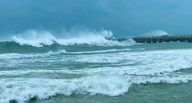 Vùng biển Nam bộ gió đông bắc giật cấp 9, sóng cao 6 m (ảnh minh họa)