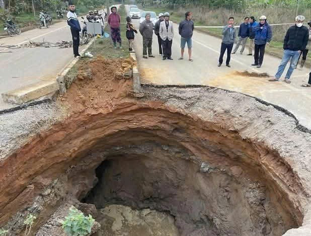 Một "hố tử thần" xuất hiện tại xã Kim Lư, huyện Na Rì. Ảnh: MXH Một "hố tử thần" xuất hiện tại xã Kim Lư, huyện Na Rì. Ảnh: MXH