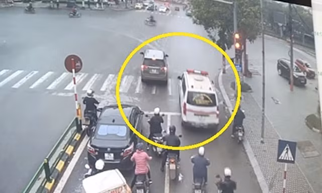 Vượt đèn đỏ, nhường đường cho xe ưu tiên sẽ không bị xử phạt. Ảnh minh hoạ