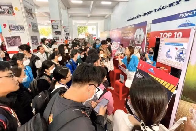 Sinh viên mới ra trường hoặc có kinh nghiệm 1-3 năm là có thể ứng tuyển vào nhiều vị trí việc làm với mức lương từ 15-38 triệu đồng đi làm