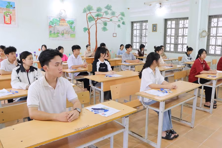 Thí sinh dự thi tốt nghiệp trung học phổ thông. (Ảnh: TTXVN)