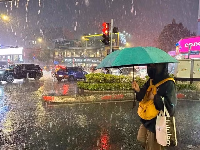 Đợt mưa lớn ở TP.HCM và Nam bộ bắt đầu từ sáng nay kéo dài đến hết ngày 27.5
