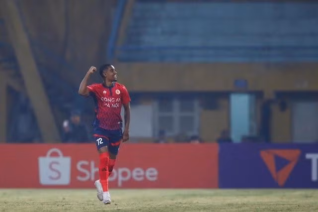 Alan giúp CLB CAHN mở tỷ số