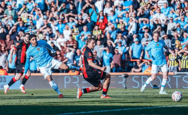 Omar Marmoush ghi bàn ấn định chiến thắng 2-1 cho Man City