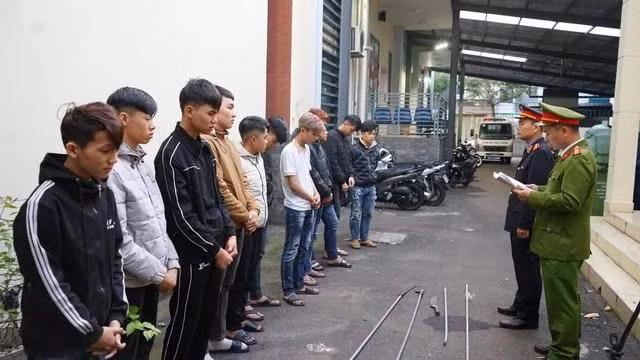 Công an Q.Hải Châu tống đạt các quyết định khởi tố