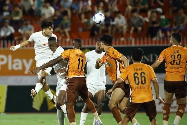 CLB Bình Định (áo trắng) cần tối thiểu 1 điểm trước Đà Nẵng ở vòng 22