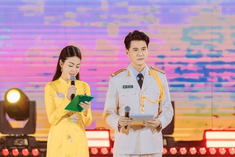 Nhân dịp kỷ niệm 50 năm ngày giải phóng miền Nam, thống nhất đất nước, Vũ Mạnh Cường liên tục được tin tưởng giao trọng trách dẫn dắt nhiều chương trình lớn. Trong đó có thể kể đến các sự kiện quy mô lớn như cầu truyền hình Bản trường ca hòa bình, đại nhạc kịch bán thực cảnh Ký ức để lại, chương trình nghệ thuật đặc biệt Mùa xuân thống nhất.