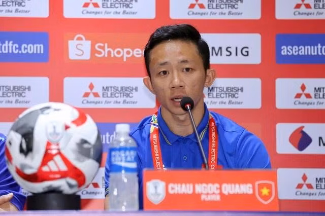 Tiền vệ Châu Ngọc Quang