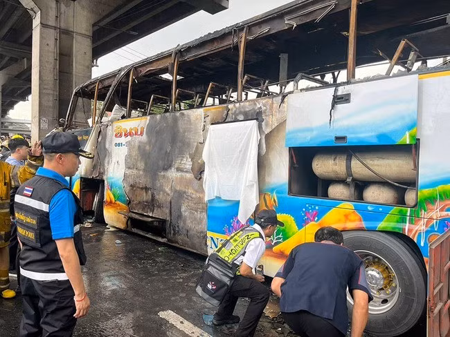 Cảnh sát tại hiện trường. Ảnh: Khaosod