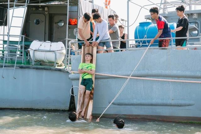 Học viên tham gia mô hình “Huấn luyện - trang bị kỹ năng cứu hộ, cứu nạn và phòng chống đuối nước” do trung úy Bùi Thái Trung sáng lập Học viên tham gia mô hình “Huấn luyện - trang bị kỹ năng cứu hộ, cứu nạn và phòng chống đuối nước” do trung úy Bùi Thái Trung sáng lập