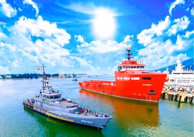 Tàu quân sự đóng mới tại Tổng công ty Sông Thu