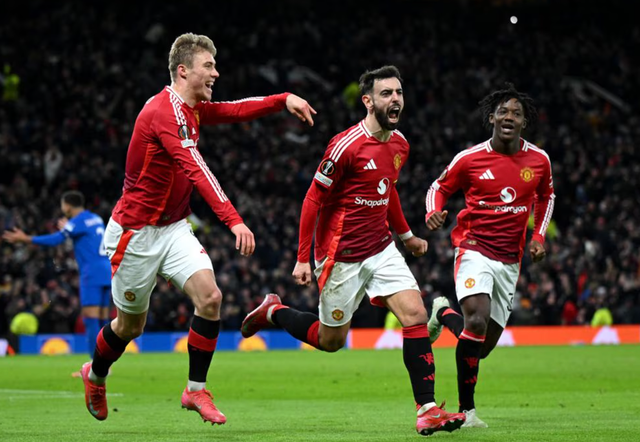 Bruno Fernandes tỏa sáng phút bù giờ với bàn ấn định chiến thắng 2-1 Bruno Fernandes tỏa sáng phút bù giờ với bàn ấn định chiến thắng 2-1
