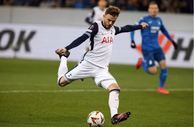 James Maddison mở tỉ số rất sớm cho Tottenham