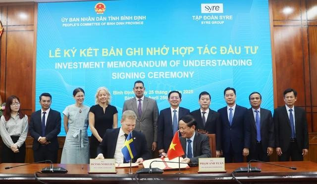 Lãnh đạo UBND tỉnh Bình Định và Tập đoàn Syre (Thụy Điển) ký kết bản ghi nhớ về hợp tác đầu tư dự án Tổ hợp sản xuất tái chế vải polyester Lãnh đạo UBND tỉnh Bình Định và Tập đoàn Syre (Thụy Điển) ký kết bản ghi nhớ về hợp tác đầu tư dự án Tổ hợp sản xuất tái chế vải polyester