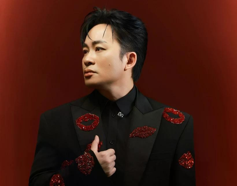 Từng ra mắt 6 album riêng, tổ chức 10 liveshow và sở hữu hàng loạt giải thưởng âm nhạc lớn, Tùng Dương cho biết anh luôn sẵn sàng đồng hành cùng người trẻ như một cách “hồi đáp” cho chính thanh xuân của mình. (Ảnh: NVCC) Từng ra mắt 6 album riêng, tổ chức 10 liveshow và sở hữu hàng loạt giải thưởng âm nhạc lớn, Tùng Dương cho biết anh luôn sẵn sàng đồng hành cùng người trẻ như một cách “hồi đáp” cho chính thanh xuân của mình. (Ảnh: NVCC)