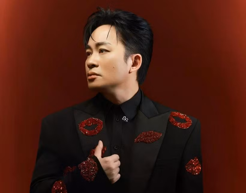 Từng ra mắt 6 album riêng, tổ chức 10 liveshow và sở hữu hàng loạt giải thưởng âm nhạc lớn, Tùng Dương cho biết anh luôn sẵn sàng đồng hành cùng người trẻ như một cách “hồi đáp” cho chính thanh xuân của mình. (Ảnh: NVCC)