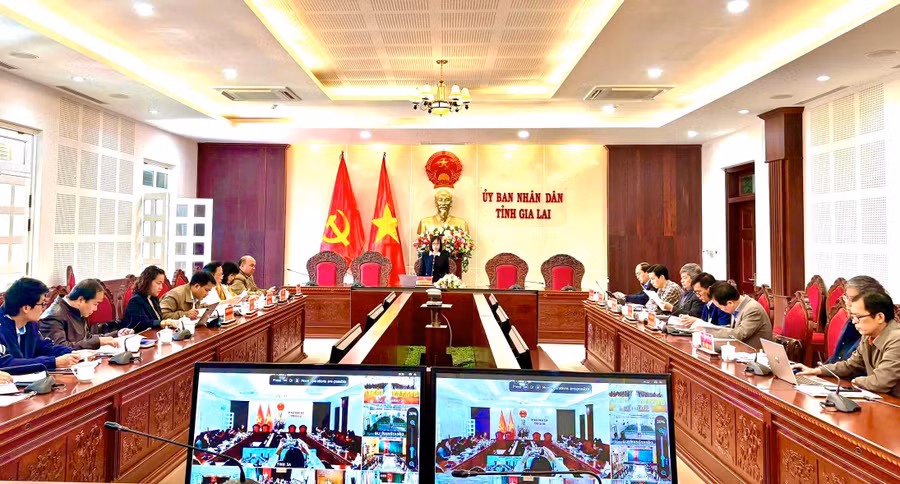 quang-canh-cuoc-hop-cua-ubnd-tinh-de-nam-bat-tien-do-trien-khai-cong-tac-xoa-nha-tam-nha-dot-nat-tren-dia-ban-tinh-anh-ah.jpg