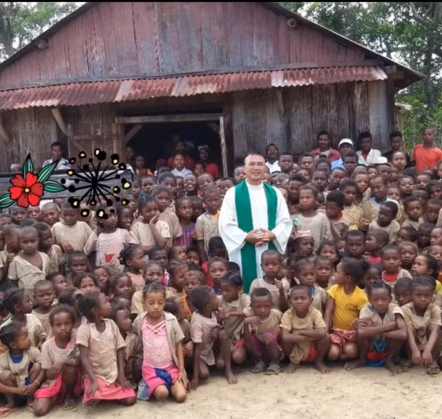 Cha Tài đang phục vụ tại Madagascar