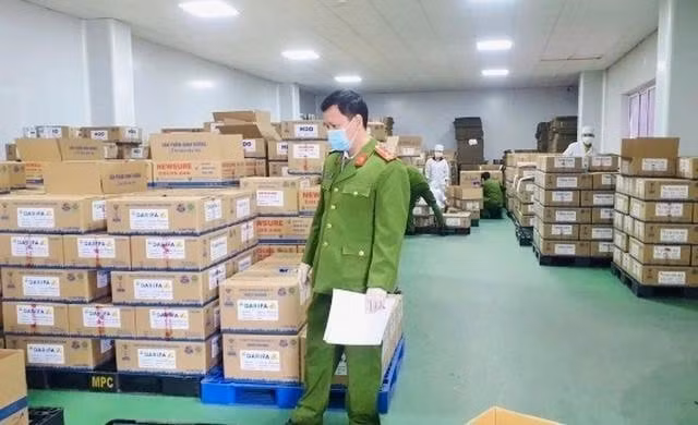 Sữa bột giả các loại bị thu giữ để phục vụ điều tra