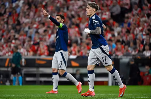 Alejandro Garnacho ăn mừng hụt với pha ghi bàn trong thế việt vị