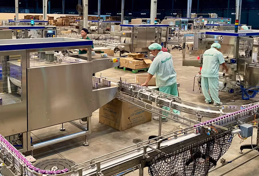 cong-ty-co-phan-thuc-pham-dinh-duong-nutifood-cao-nguyen-dau-tu-day-chuyen-san-xuat-sua-hien-dai-anh-vt-862.jpg