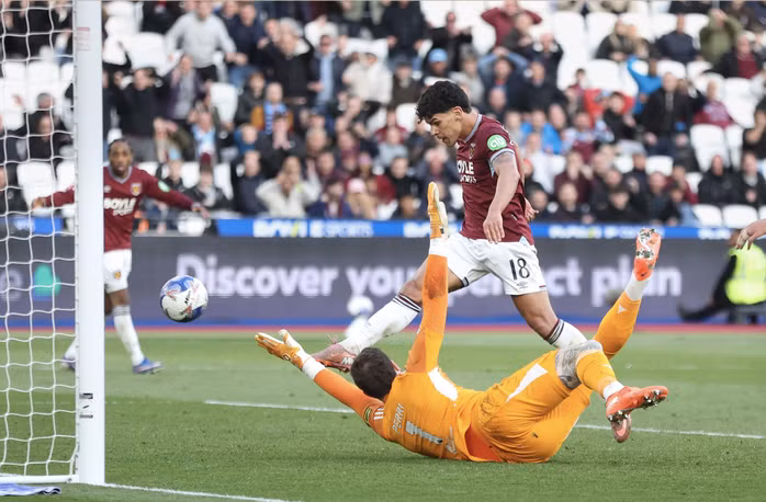 Mateus Fernandes ghi bàn