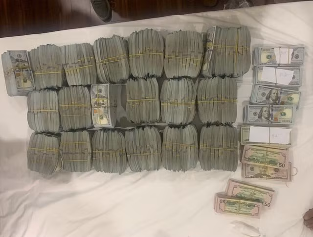 Hơn 2,2 triệu USD công an thu giữ