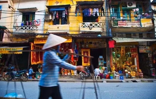 Gánh hàng rong trên phố cổ