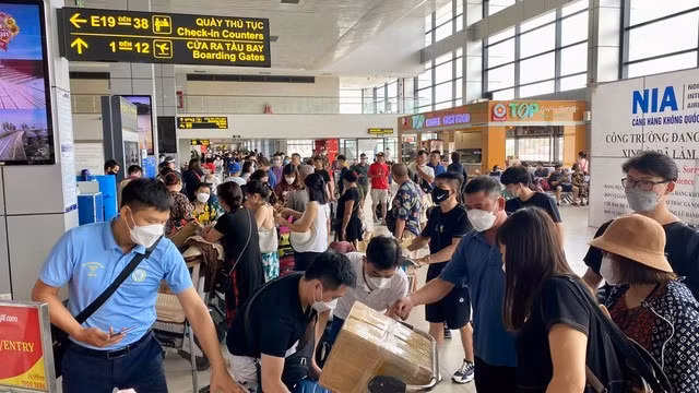 Hàng không sắp bước vào mùa cao điểm. Ảnh: Phan Công