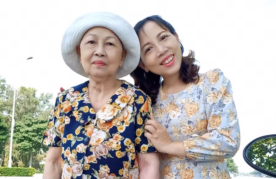 Mẹ là nguồn động lực lớn giúp chị Oanh vượt qua căn bệnh ung thư