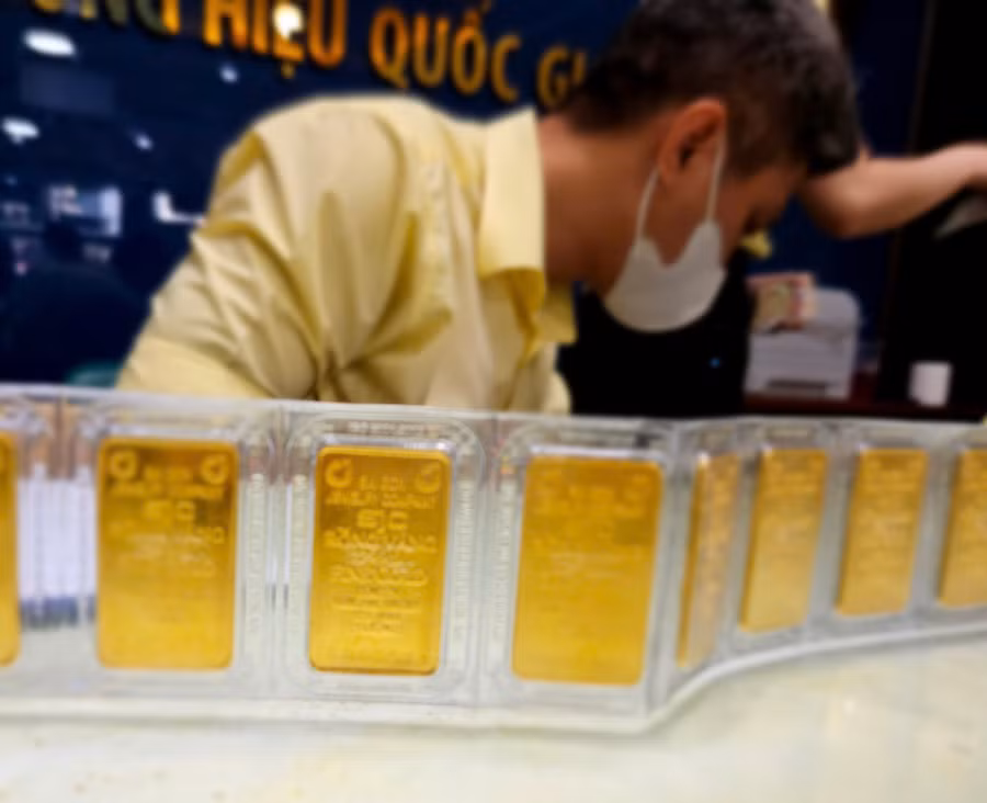 Giá vàng miếng SJC, vàng nhẫn biến động mạnh