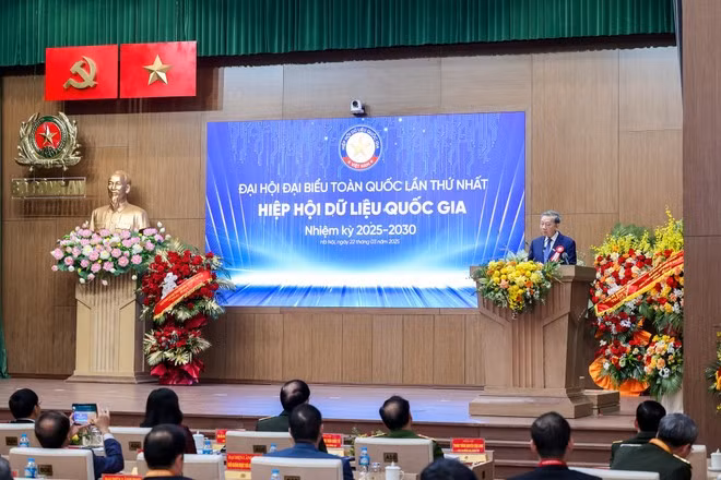 Đồng chí Tô Lâm - Tổng Bí thư Ban Chấp hành Trung ương Đảng nhấn mạnh, sự ra đời của Hiệp hội Dữ liệu Quốc gia là hết sức quan trọng. (Ảnh: Minh Sơn/Vietnam+)