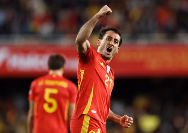Mikel Oyarzabal sớm đưa Tây Ban Nha vượt lên từ cú sút phạt 11m