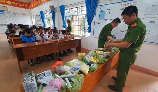 25 học sinh tại 1 trường học chế tạo pháo nổ