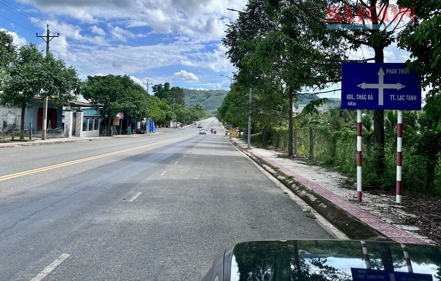 Sở Xây dựng Lâm Đồng cho biết có những nhiệm vụ đặc thù của lĩnh vực xây dựng, quản lý hạ tầng, quản lý vận tải, an toàn giao thông... phải trực tiếp công tác tại hiện trường nên bố trí công chức tại địa phương cũ là cần thiết. Ảnh: ĐOÀN KIÊN Sở Xây dựng Lâm Đồng cho biết có những nhiệm vụ đặc thù của lĩnh vực xây dựng, quản lý hạ tầng, quản lý vận tải, an toàn giao thông... phải trực tiếp công tác tại hiện trường nên bố trí công chức tại địa phương cũ là cần thiết. Ảnh: ĐOÀN KIÊN