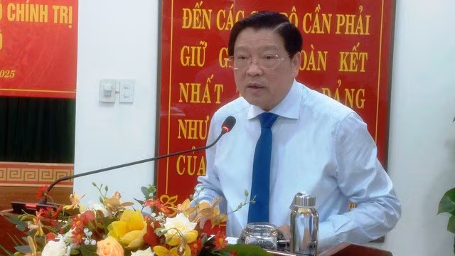 Ông Phan Đình Trạc công bố quyết định của Bộ Chính trị bổ nhiệm bà Cao Thị Hòa An giữ chức vụ Bí thư Tỉnh ủy Phú Yên