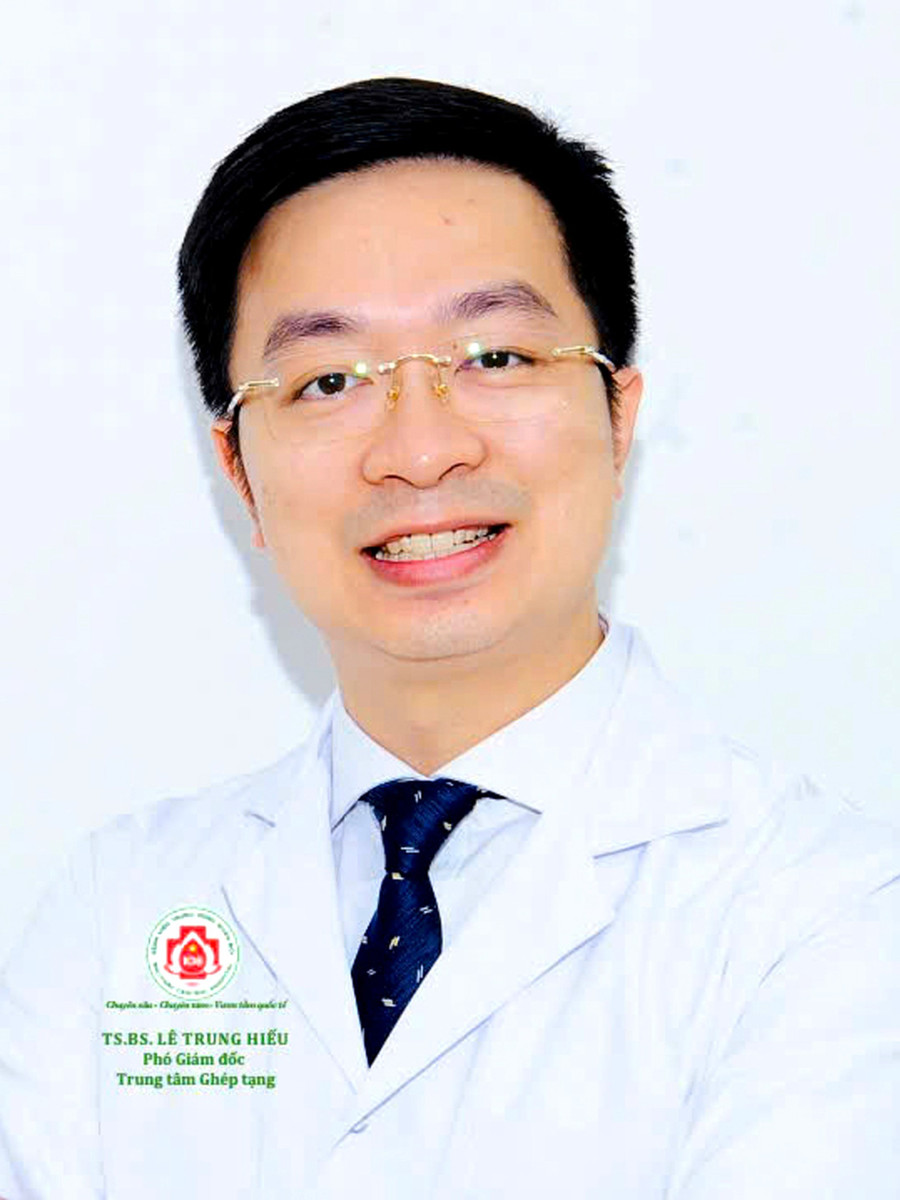 TS. BS Lê Trung Hiếu - Phó Giám đốc điều hành, Trung tâm Ghép tạng, Bệnh viện Trung ương Quân đội 108, Tổng Thư kí Phân hội Phẫu thuật Gan mật tuỵ Việt Nam. TS. BS Lê Trung Hiếu - Phó Giám đốc điều hành, Trung tâm Ghép tạng, Bệnh viện Trung ương Quân đội 108, Tổng Thư kí Phân hội Phẫu thuật Gan mật tuỵ Việt Nam.
